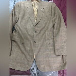 Ralph Lauren Men Beige Plaid Blazer. Size 44L.